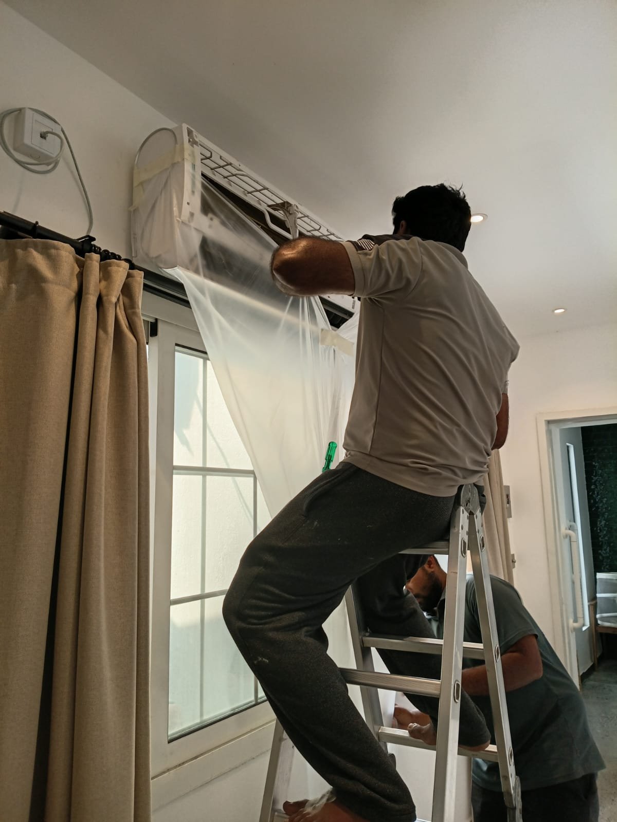 Ceiling pipeline leak detection Dubai