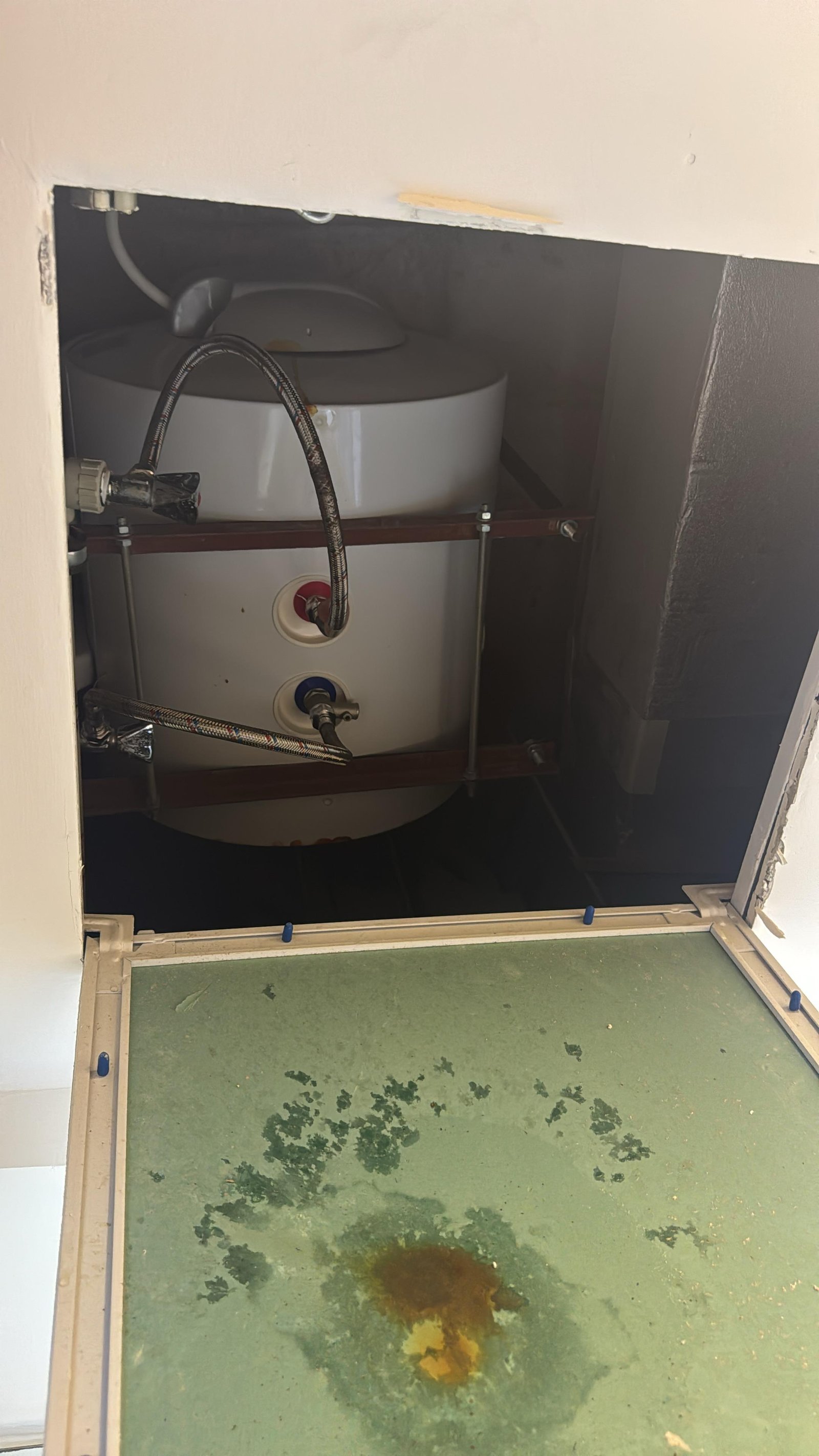 Horizontal ceiling water heater installation Dubai